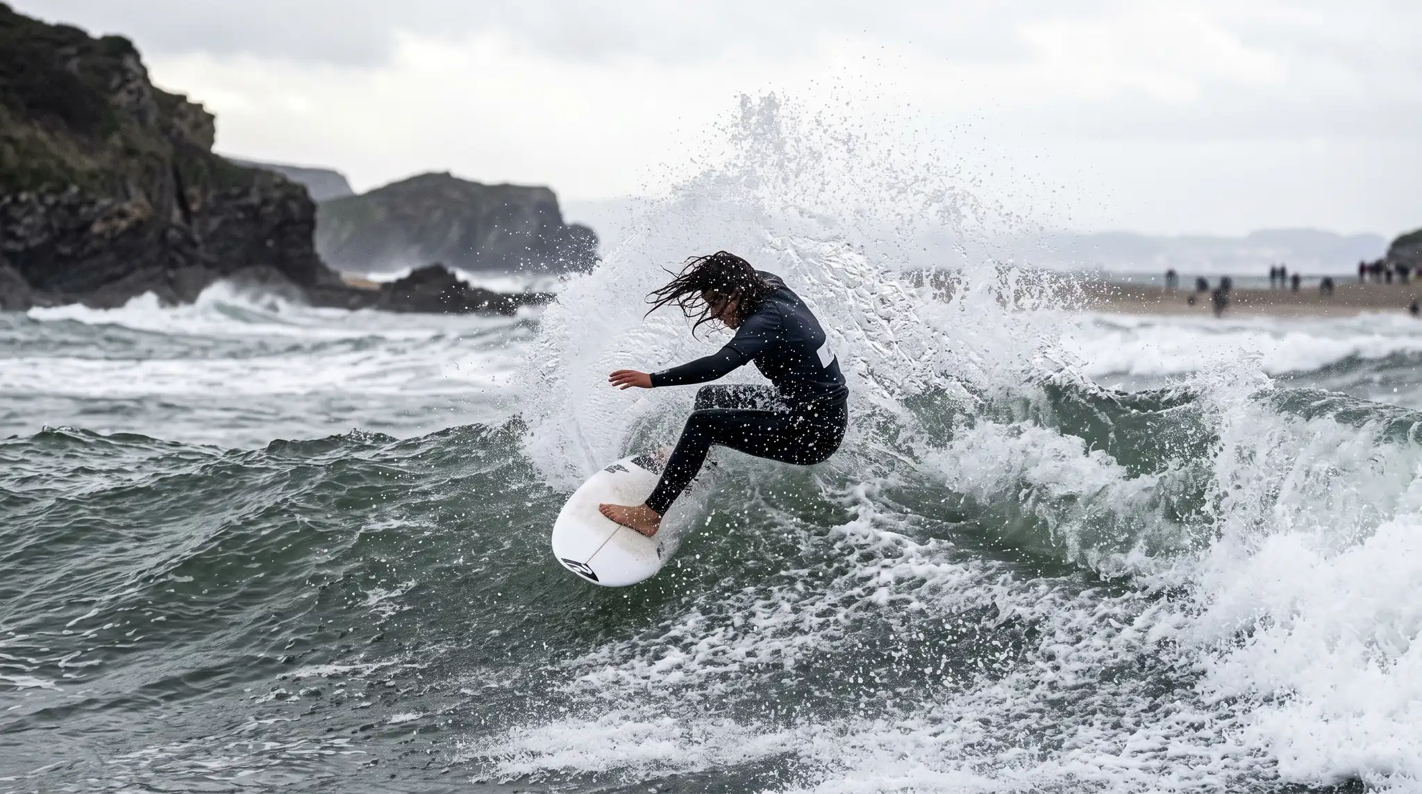 ZSE taldeko surflaria lehiaketan